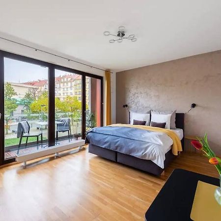 Apartment W/ Free Garage Parking Prága Kültér fotó