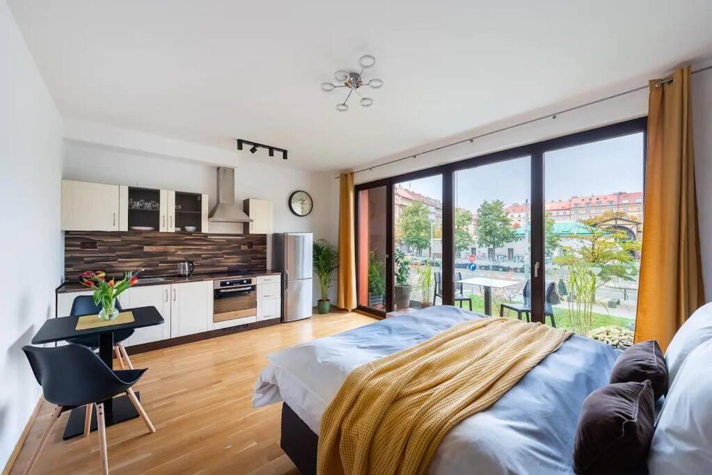 Apartment W/ Free Garage Parking Prága Kültér fotó