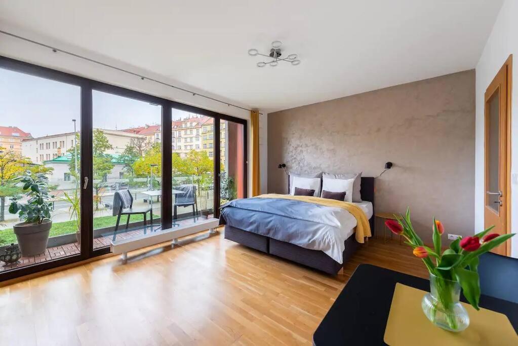 Apartment W/ Free Garage Parking Prága Kültér fotó