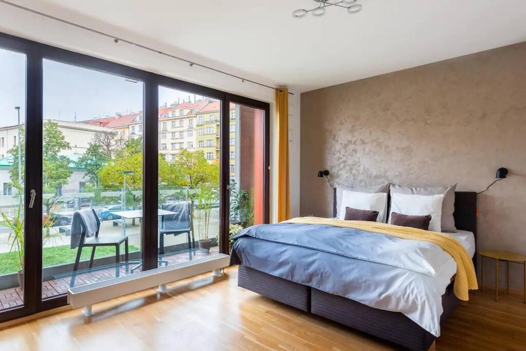 Apartment W/ Free Garage Parking Prága Kültér fotó