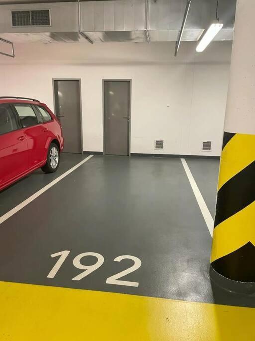 Apartment W/ Free Garage Parking Prága Kültér fotó